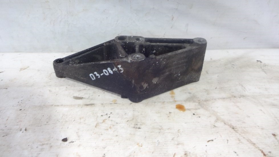 кронштейн патрубка интеркулера б/у